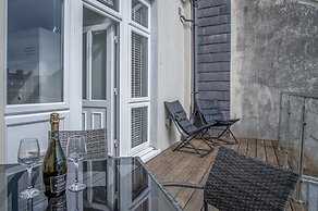 Flint House - 2 Bedroom Apartment - Tenby