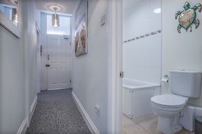 Flint House - 2 Bedroom Apartment - Tenby