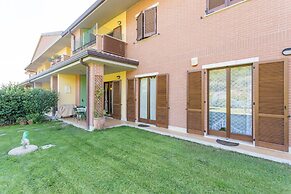 Cozy Apartment With Large Garden
