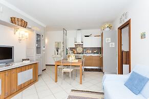 Cozy Apartment With Large Garden