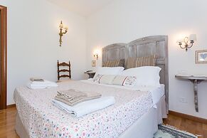 Cozy Apartment With Large Garden