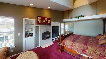 Exquisite Mountain Mansion Entire Home