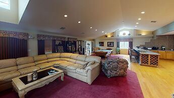 Exquisite Mountain Mansion Entire Home