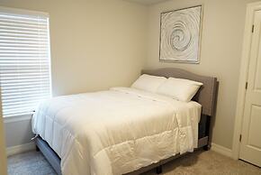 The Cosmopolitan Modern, Cozy, New 3bedroom Home