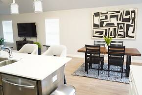 The Cosmopolitan Modern, Cozy, New 3bedroom Home