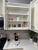 The Cosmopolitan Modern, Cozy, New 3bedroom Home