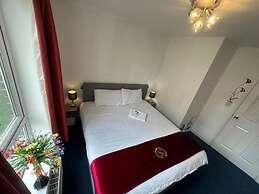 London - 2 Bed Flat - Sleeps 4 - Parking - Wifi
