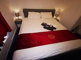 London - 2 Bed Flat - Sleeps 4 - Parking - Wifi