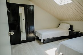 Spacious 4-bedroom Apartment 2 km From Eagle Beach