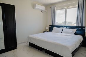 Spacious 4-bedroom Apartment 2 km From Eagle Beach