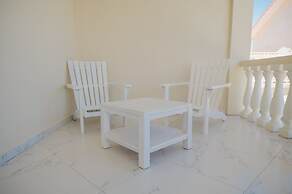 Huge 4-bedroom Apartment 2 km From Eagle Beach