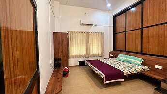 Stunning Views Rooftop Pool Lakefront Home