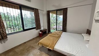 Stunning Views Rooftop Pool Lakefront Home