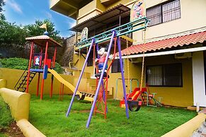 Stunning Views Rooftop Pool Lakefront Home