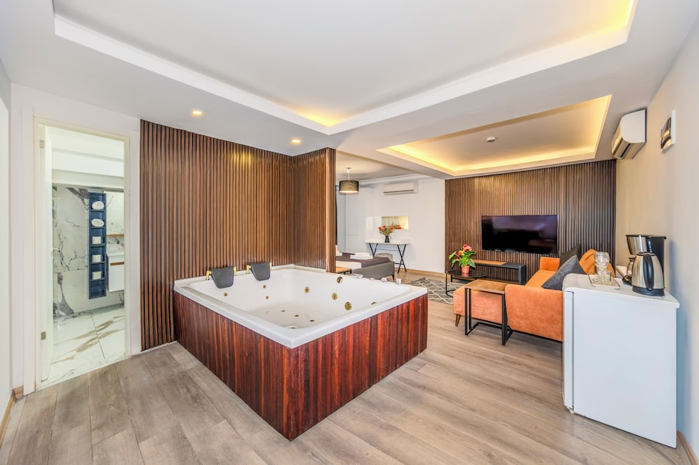 Etiz Hotels & Residences