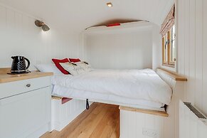 Robins Retreat - Orchard With hot tub - see Extras