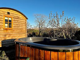Robins Retreat - Orchard With hot tub - see Extras