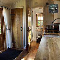 Robins Retreat - Orchard With hot tub - see Extras