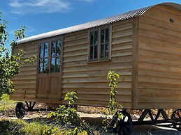 Robins Retreat - Orchard With hot tub - see Extras