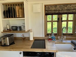 Robins Retreat - Orchard With hot tub - see Extras