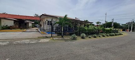 Mi Casa Asi de Grande