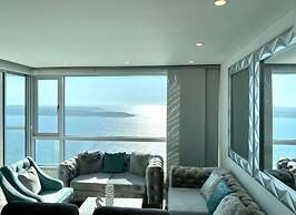 Apartamento con vista al Mar y Piscina