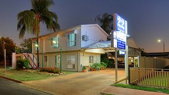 22 on Bowen Motel