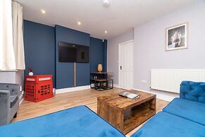 Spacious 2 Bed Southville Flat Near Harbourside