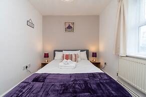 Spacious 2 Bed Southville Flat Near Harbourside