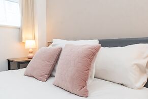 Spacious 2 Bed Southville Flat Near Harbourside