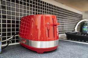 Spacious 2 Bed Southville Flat Near Harbourside