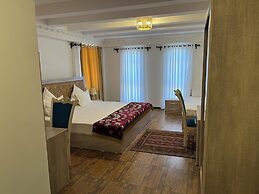 Suzangaron Boutique Hotel