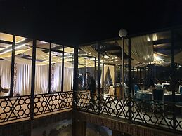 Suzangaron Boutique Hotel
