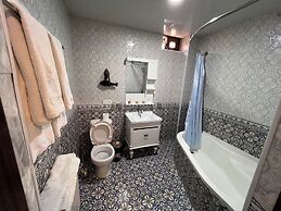 Suzangaron Boutique Hotel