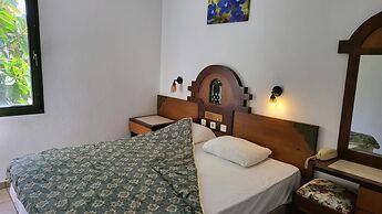 MAXWELL HOLIDAY CLUB