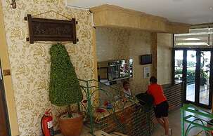 MAXWELL HOLIDAY CLUB