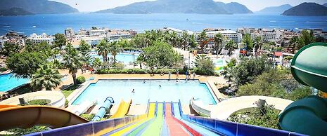 MAXWELL HOLIDAY CLUB