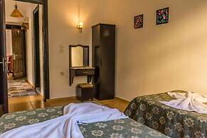 MAXWELL HOLIDAY CLUB