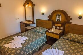 MAXWELL HOLIDAY CLUB