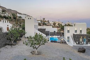 BlackStone Luxury Suites