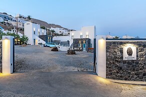 BlackStone Luxury Suites