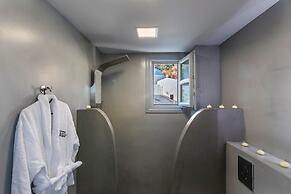 BlackStone Luxury Suites