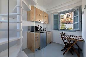 BlackStone Luxury Suites