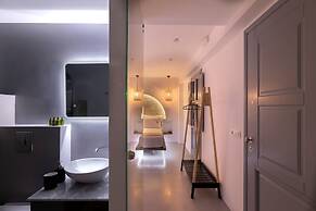 BlackStone Luxury Suites