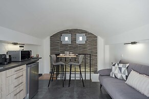 BlackStone Luxury Suites