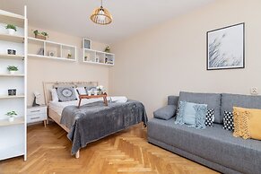 Studio Cracow Targowa by Renters