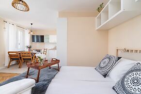 Studio Cracow Targowa by Renters