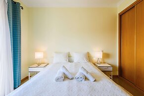 Sea view Apartment with sunbathing Terrace & 2 Swimming pools