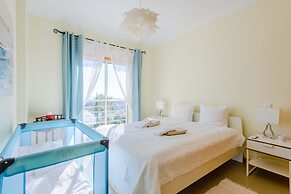 Sea view Apartment with sunbathing Terrace & 2 Swimming pools