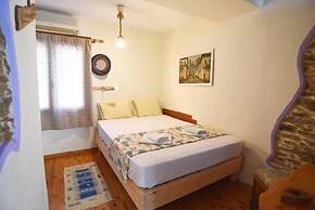 2 Bedroom Art House in Kavala
